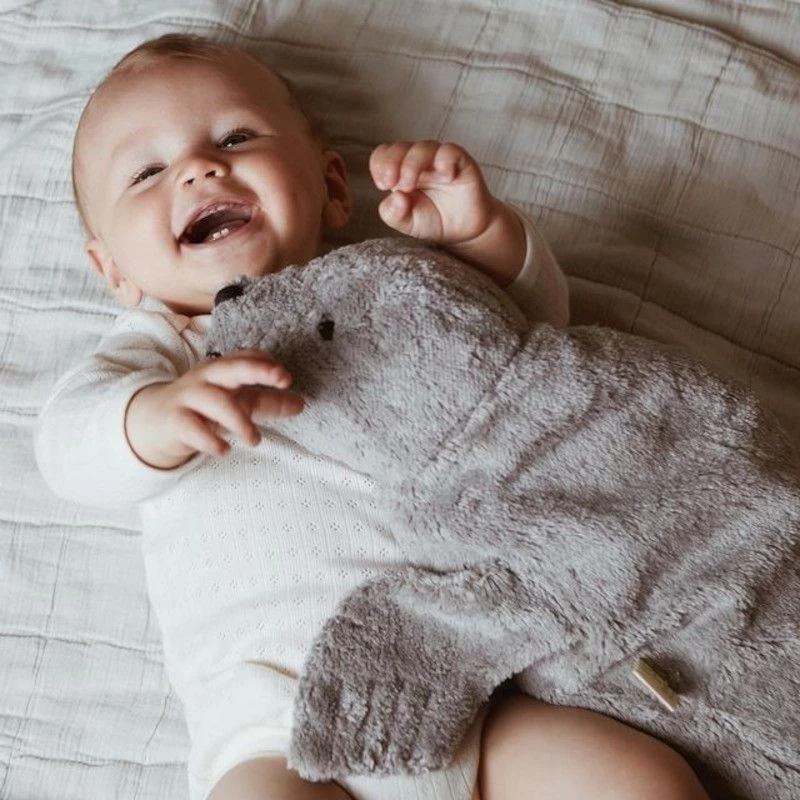 Peluche Bouillote Sèche Phoque Gris Coton Bio 40 Cm Senger® - Bouillotte Bio Naturel Senger – Image 3