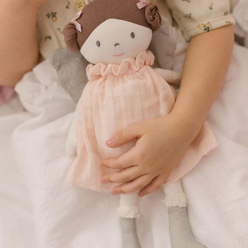 Poupée Chiffon Coton Bio Angelina Robe Mousseline Rose 33cm Bonikka - Poupée Bio – Image 6